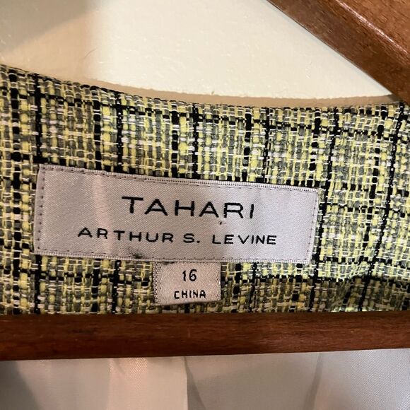 Tahari lined blazer, excellent condition, size 16, green, black, white design - Picture 3 of 6